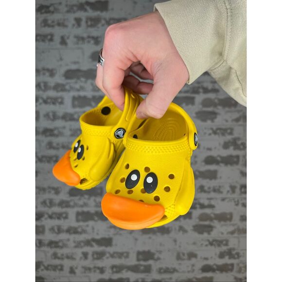 Crocs | kids yellow rubber duck clogs - Picture 1 of 5